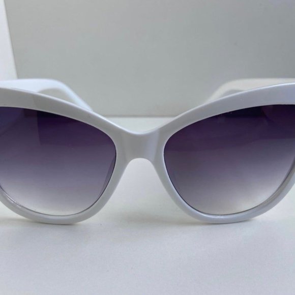 New Fashionista Oversized Elegant White Cats Eye Womens Sunglasses - Picture 10 of 12